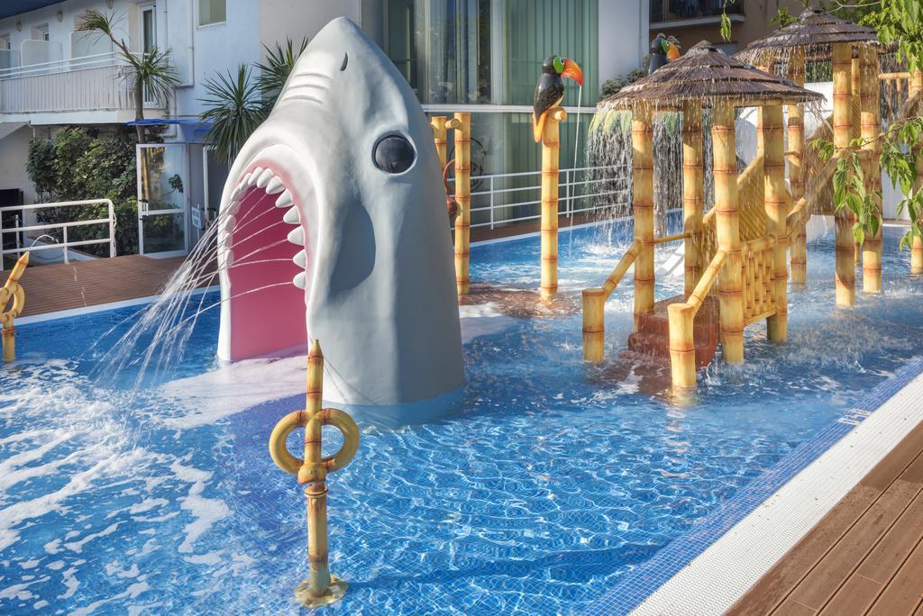 GHT Balmes, Hotel-Aparthotel&SPLASH Calella Eksteriør billede
